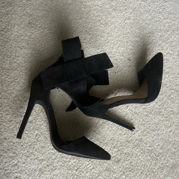 JustFab Black Ankle Bow Heels 7.5 - Picture 2 of 5